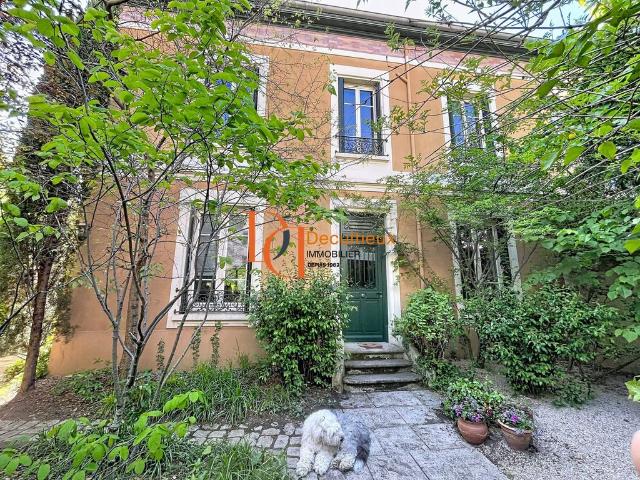 Maison de 8 pièces de luxe en vente à Villeurbanne, France
