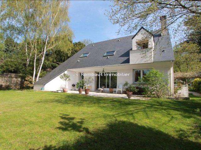 Maison de 8 pièces de luxe en location à La Celle Saint Cloud, Île de France