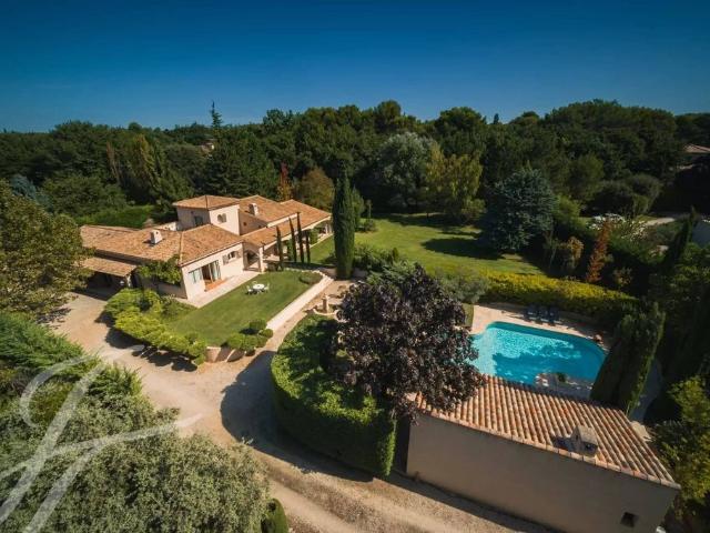 Maison de 8 pièces de luxe en location à Rognes, Provence Alpes Côte d'Azur