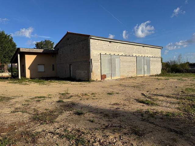MAISON de 91 m2+ HANGAR de 188 m2 à CROUTELLE