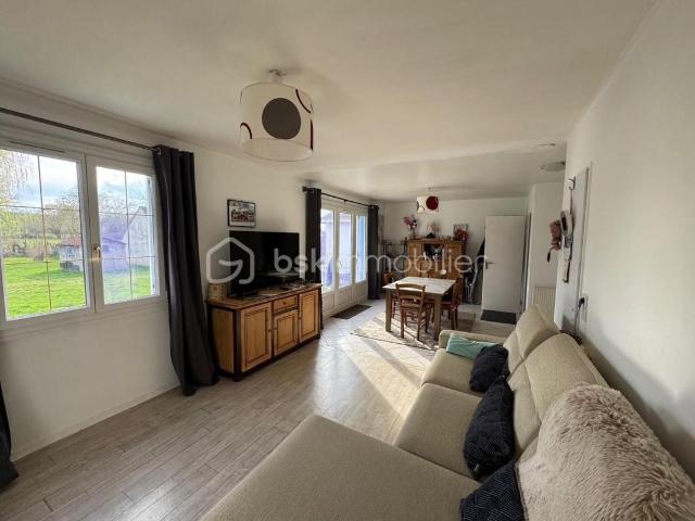 Maison familiale avec jardin, grand garage et chambre en rez de chaussée