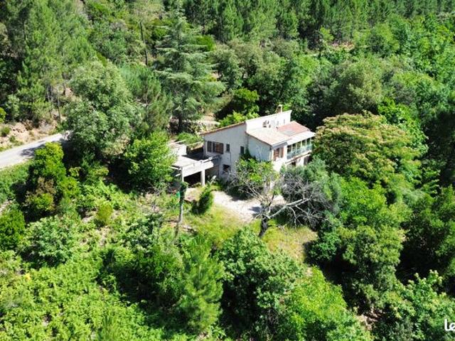 Maison de 95m² + dépendances avec 21000 m² de terrain