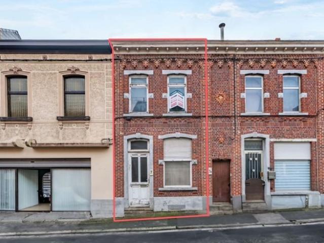 Maison de 97m² avec jardin à rénover à Chapelle lez Herlaimo