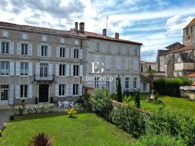 Maison de 9 chambres de luxe en vente à Barbezieux Saint Hilaire, Nouvelle Aquitaine
