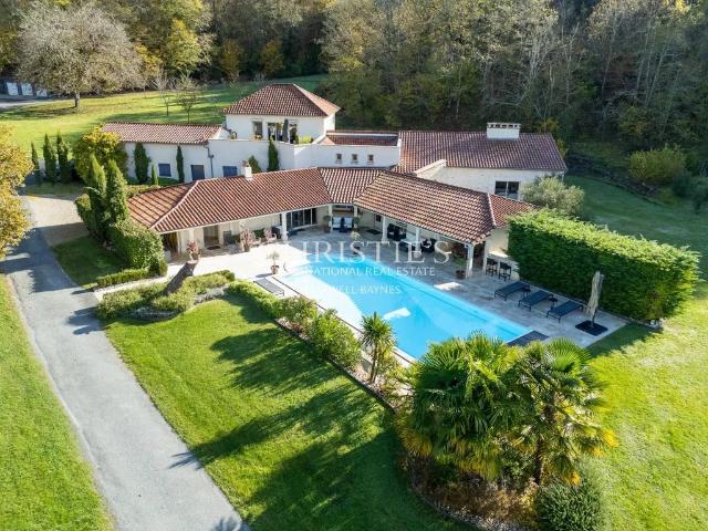 Maison de 9 chambres de luxe en vente à Périgueux, France