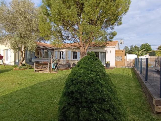 Maison de 9 pièces de 175 m2, 7 chambres sur 1008 m2 de terr. 175m² Bercloux