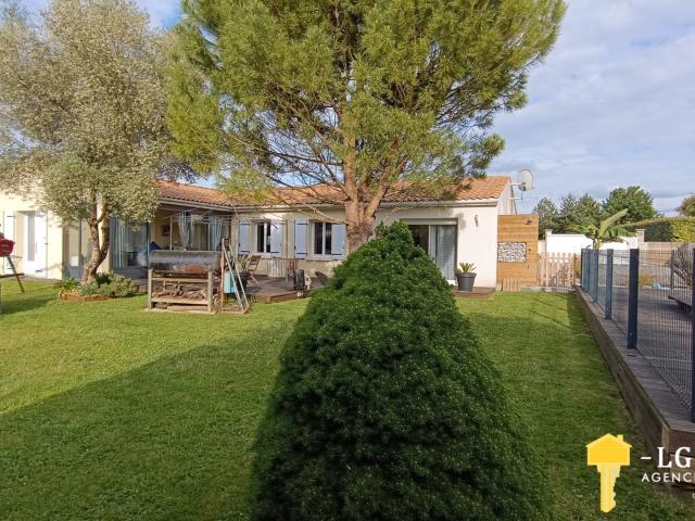 Maison de 9 pièces de 175 m2, 7 chambres sur 1008 m2 de terrain avec piscine au sel chauffée