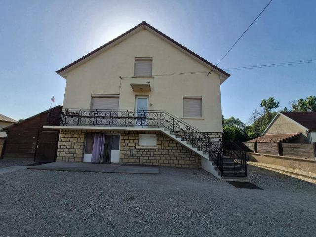 Maison de 9 pièces de 254 m² à Chaussin