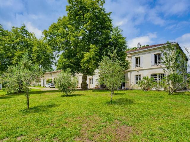Maison de 9 pièces de 250 m² à Clérac