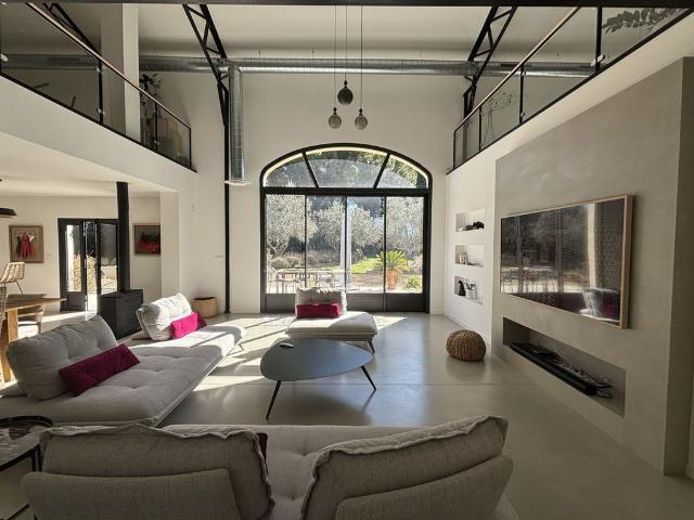 Maison de 9 pièces de luxe en vente à Nîmes, France
