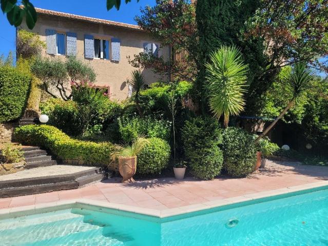 Maison de 9 pièces de luxe en vente à Orange, France