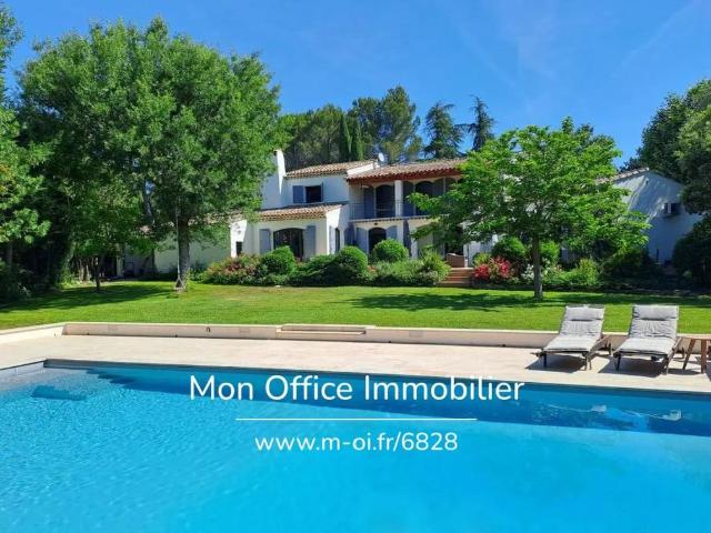 Maison de 9 pièces de luxe en vente à Aix en Provence, France
