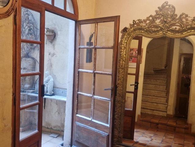 Maison de 9 pièces de luxe en vente à Arles, France