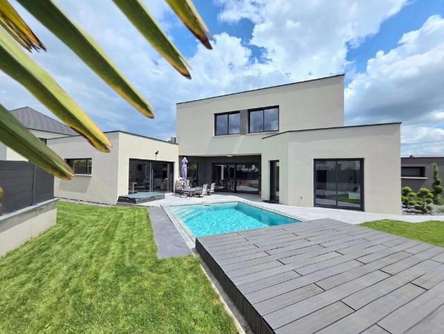Maison de 9 pièces de luxe en vente à Baldersheim, Grand Est