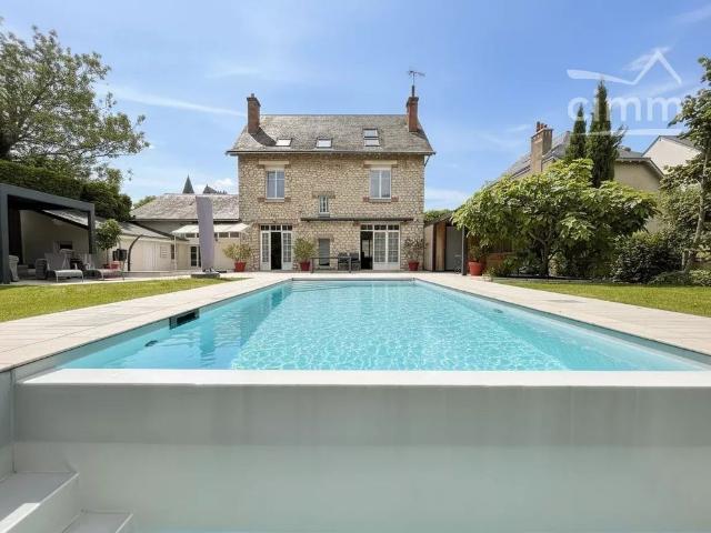 Maison de 9 pièces de luxe en vente à Blois, France