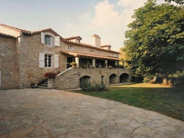 Maison de 9 pièces de luxe en vente à Cahors, France