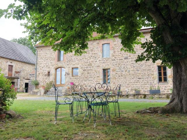 Maison de 9 pièces de luxe en vente à Charensat, Auvergne Rhône Alpes
