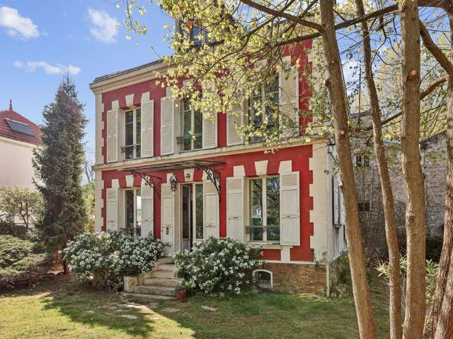 Maison de 9 pièces de luxe en vente à Chatou, France