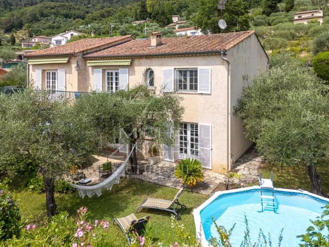 Maison de 9 pièces de luxe en vente à Grasse, France