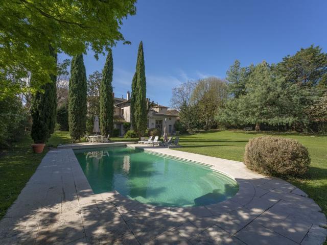 Maison de 9 pièces de luxe en vente à Irigny, France