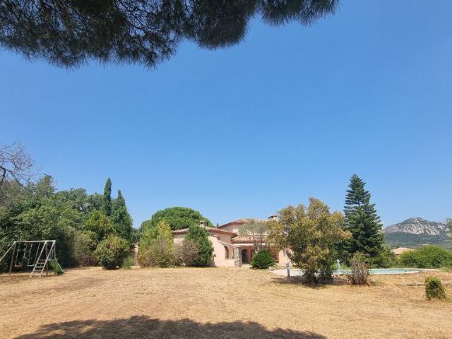 Maison de 9 pièces de luxe en vente à La Crau, Provence Alpes Côte d'Azur