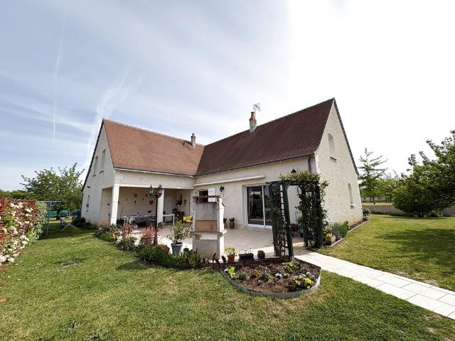 Maison de 9 pièces de luxe en vente à La Ville aux Dames, France