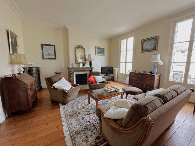 Maison de 9 pièces de luxe en vente à Rochefort, Nouvelle Aquitaine