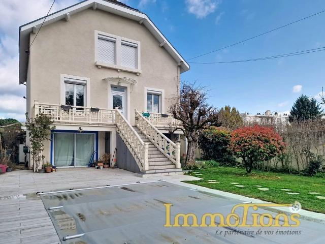 Maison de 9 pièces de luxe en vente à Saint Marcellin, Auvergne Rhône Alpes