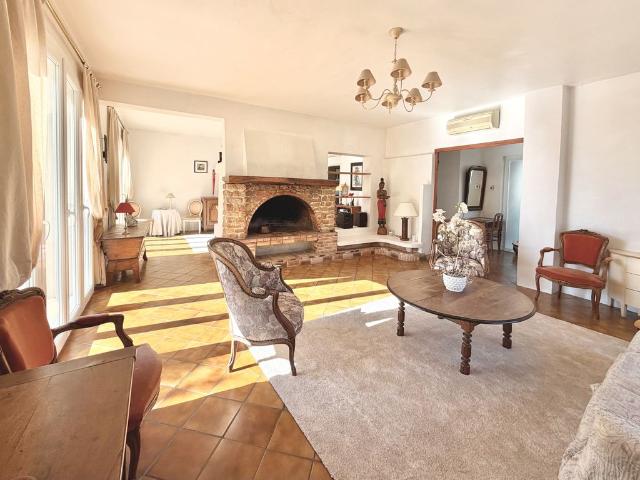 Maison de 9 pièces de luxe en vente à Six Fours les Plages, France
