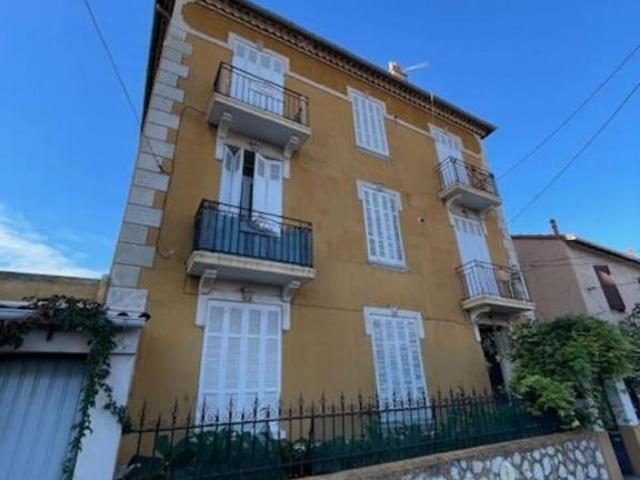 Maison de 9 pièces de luxe en vente à Toulon, France
