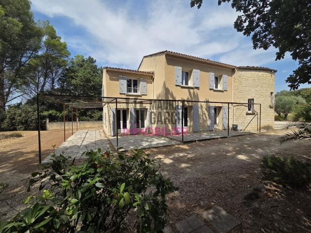 Maison de 9 pièces de luxe en vente à Velleron, Provence Alpes Côte d'Azur