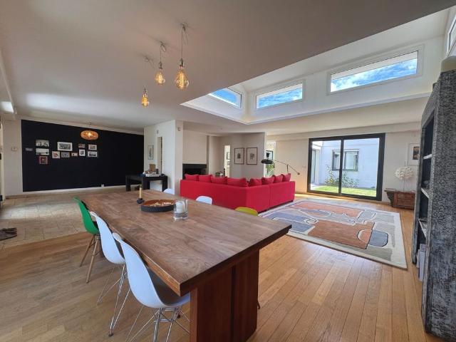 Maison de 9 pièces de luxe en location à Noisy le Grand, France