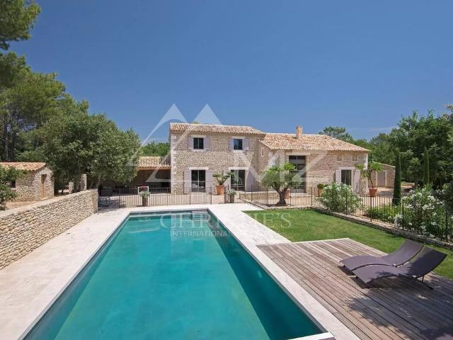Maison de prestige de 350 m2 en location Roussillon, France