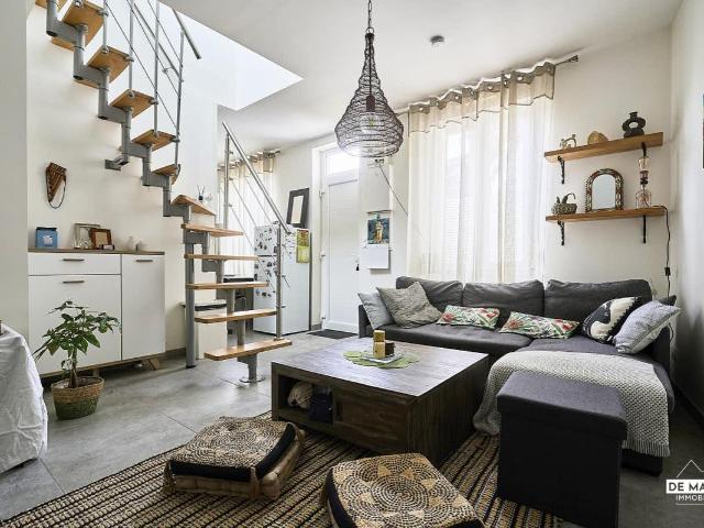 MAISON DE COUREE AVEC EXTERIEUR: LOUEE !