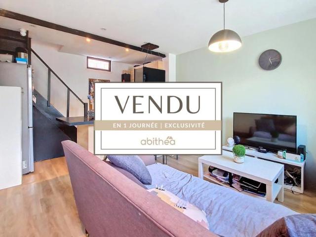 MAISON DE COUREE + 1 CHAMBRE + 1 BUREAU + DEPENDANCE + COUR