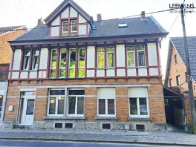 Maison de commerce et d'habitation, avec gros potentiel!
