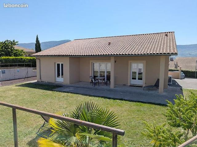 Maison de construction récente avec extérieur à Millau