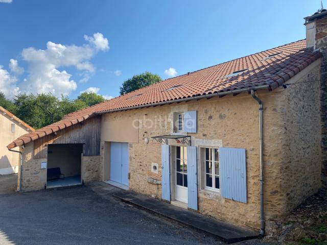 Maison de campagne 16310 entièrement rénovée
