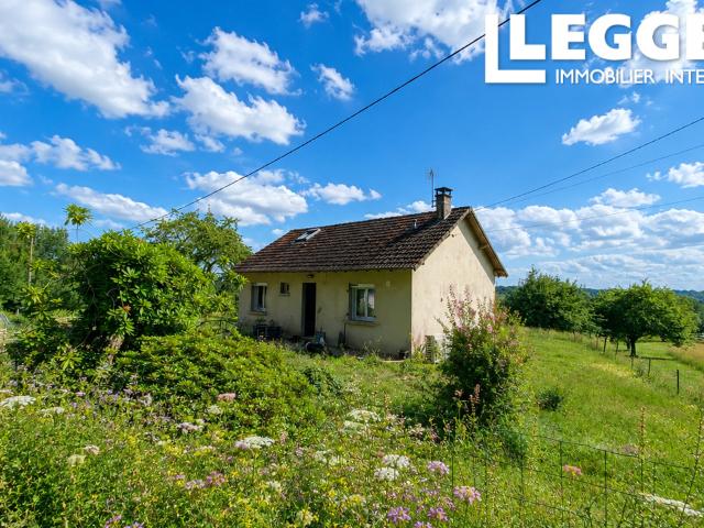 Maison de campagne 2 chambres avec 7 408 m² de terrain, vues exceptionnelles et à 5 minutes de Pompadour