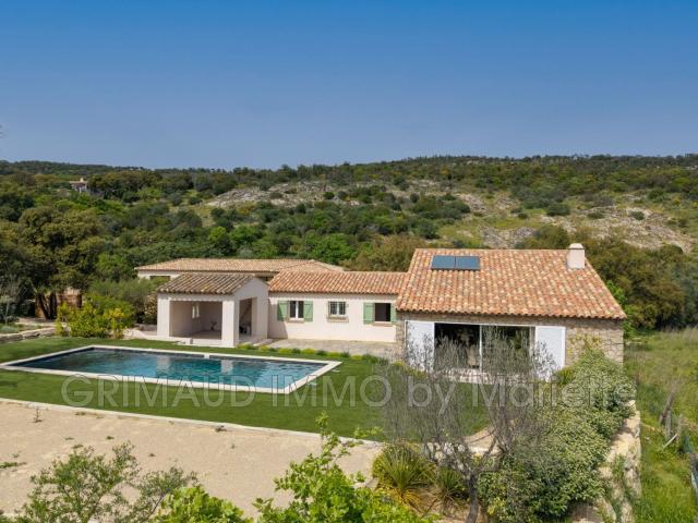 Maison de campagne completement renovée avec 4 chambres, bur. 195m² Le Plan de la Tour