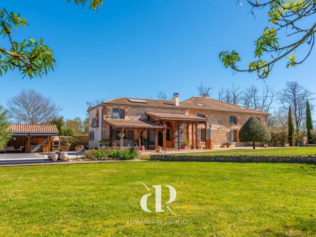Maison de campagne clé en main avec piscine et confort de vi. 260m² Merles