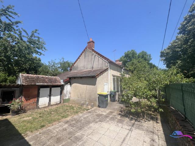 Maison de campagne à proximité des commerces !