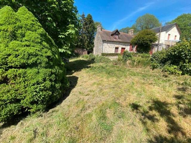 Maison en pierre, 80 m², 3 chs, terrain de 1625 m², Champsecret