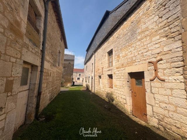 Maison de campagne à rénover – Thin le Moutier 08
