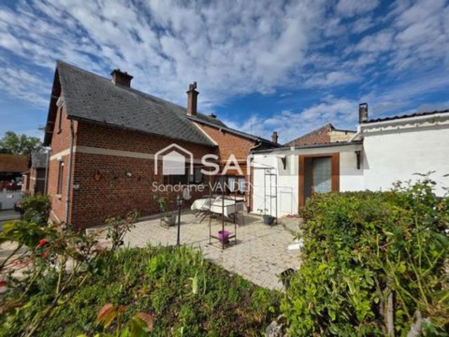 MAISON DE CAMPAGNE AU CŒUR DU VILLAGE !