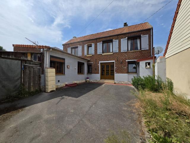 Maison de campagne avec 4 chambres et dépendances