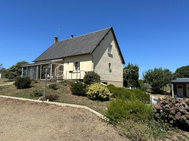 Maison de campagne avec 4 chambres, sous sol et grand garage