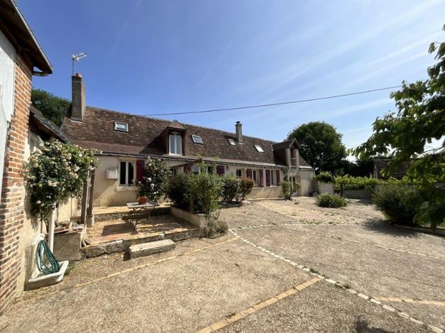 Maison de campagne avec 4.4HA prairie et bois !