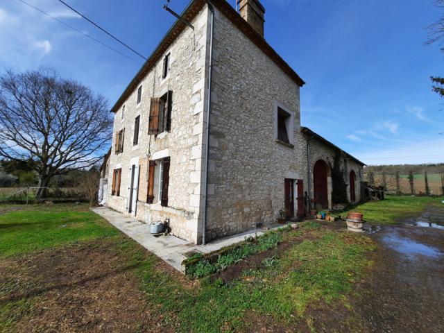 Maison de campagne avec 620 m2 de dépendances sur 1.5 hect