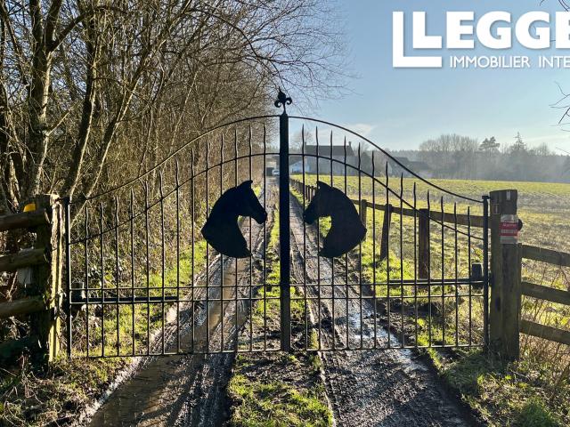 Propriété équestre avec maison de maître, dépendances et 1,6 ha, proche forêt d'Écouves, Orne